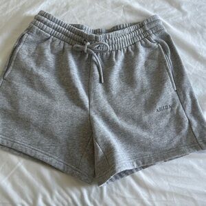 Aritzia Cozy Sweatfleece Grey Heather Chrome Boyfriend Mid Thigh Shorts Small